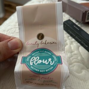 Beauty Bakerie Flour Setting Powder